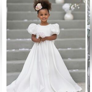 White Puff Sleeve Bow Button Back
Sweep Train Flower Girl Dress